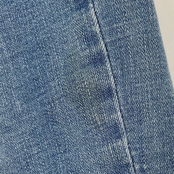 Levi's Classic Bermuda Shorts Denim Stretch Women Plus Size 18W Blue Jean Cuffs - Picture 10 of 14